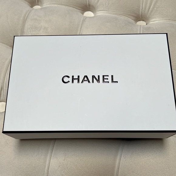 Authentic Chanel Tweed Makeup Bag - Picture 2 of 9